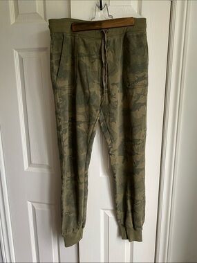 2xist Men's Olive Camo Joggers with Pockets and Drawstring
